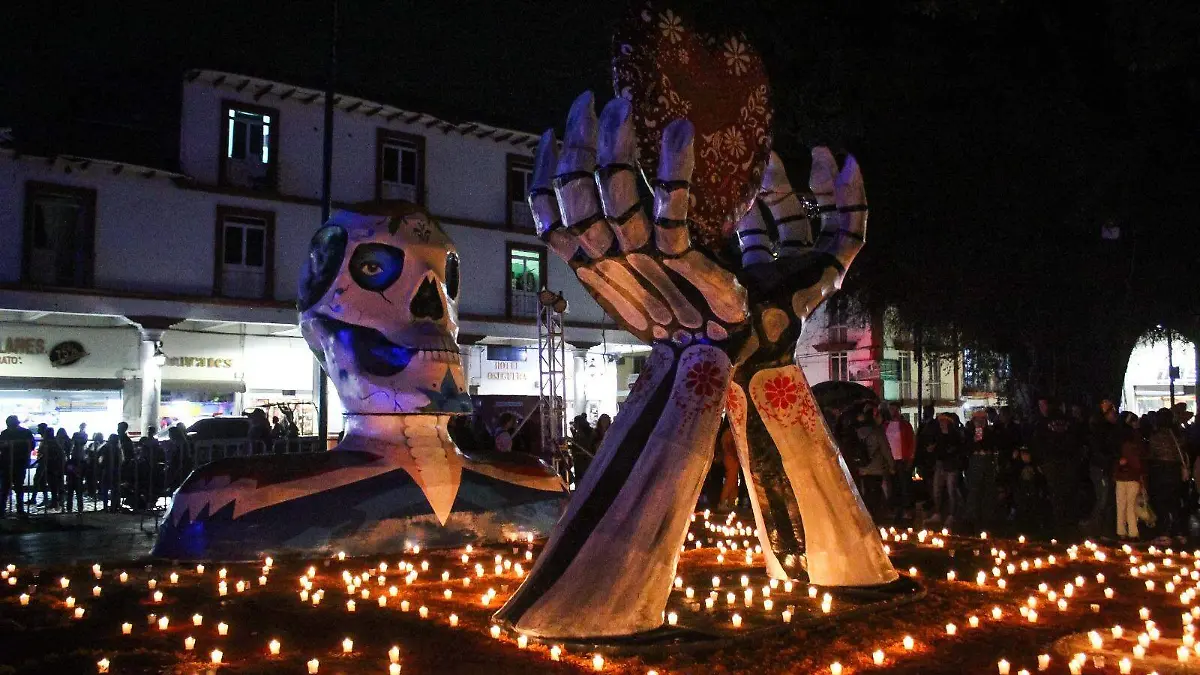 Escultura en el Festival de las Velas en Uruapan